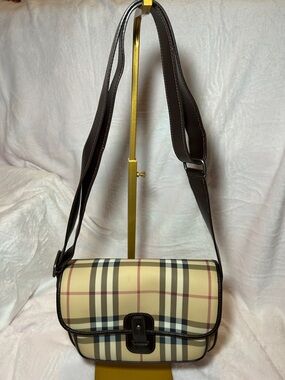 399. Burberry Beige Nova Check Crossbody w/coa